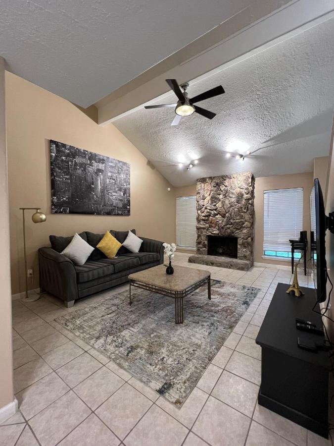 Centrally Located Houston Retreat! Sleeps 8, 10 Min To Downtown, Free Parking Exterior foto