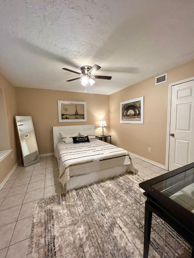 Centrally Located Houston Retreat! Sleeps 8, 10 Min To Downtown, Free Parking Exterior foto