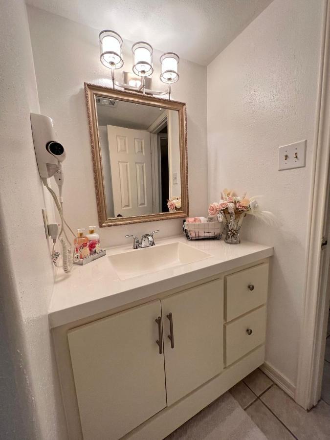 Centrally Located Houston Retreat! Sleeps 8, 10 Min To Downtown, Free Parking Exterior foto