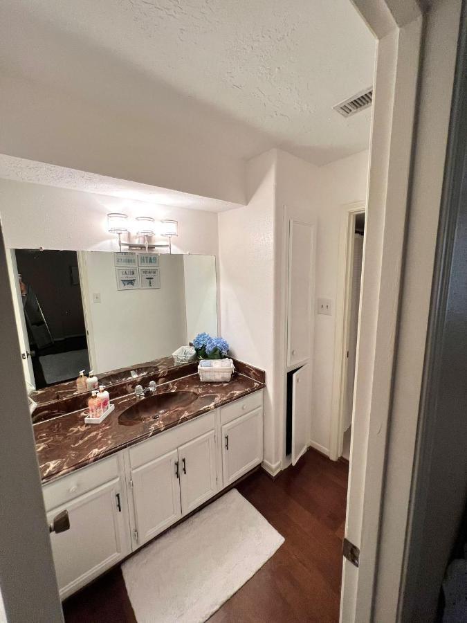 Centrally Located Houston Retreat! Sleeps 8, 10 Min To Downtown, Free Parking Exterior foto